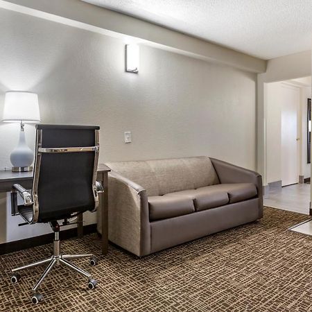 Quality Inn & Suites Spring Lake - Fayetteville Near Fort Bragg Kültér fotó