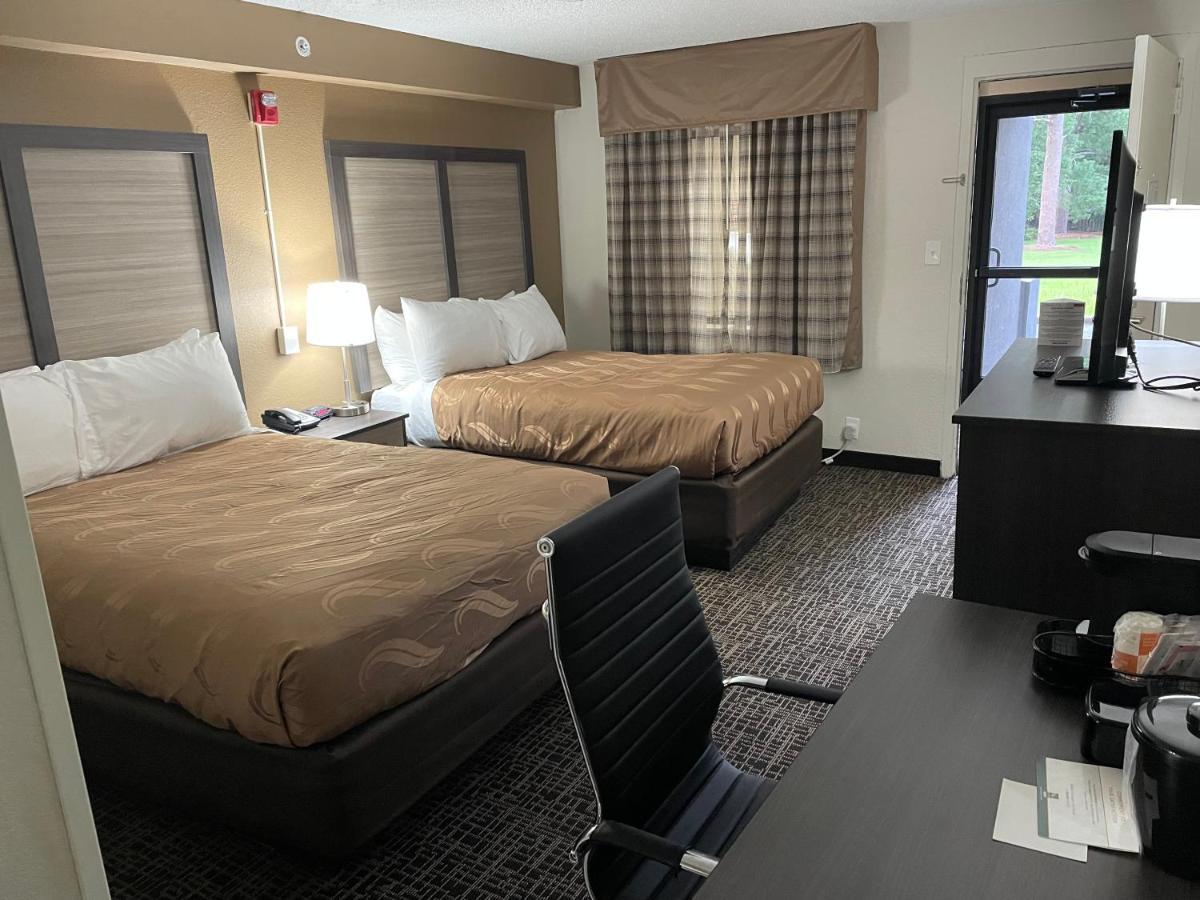 Quality Inn & Suites Spring Lake - Fayetteville Near Fort Bragg Kültér fotó