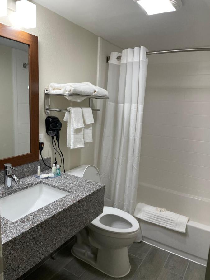 Quality Inn & Suites Spring Lake - Fayetteville Near Fort Bragg Kültér fotó