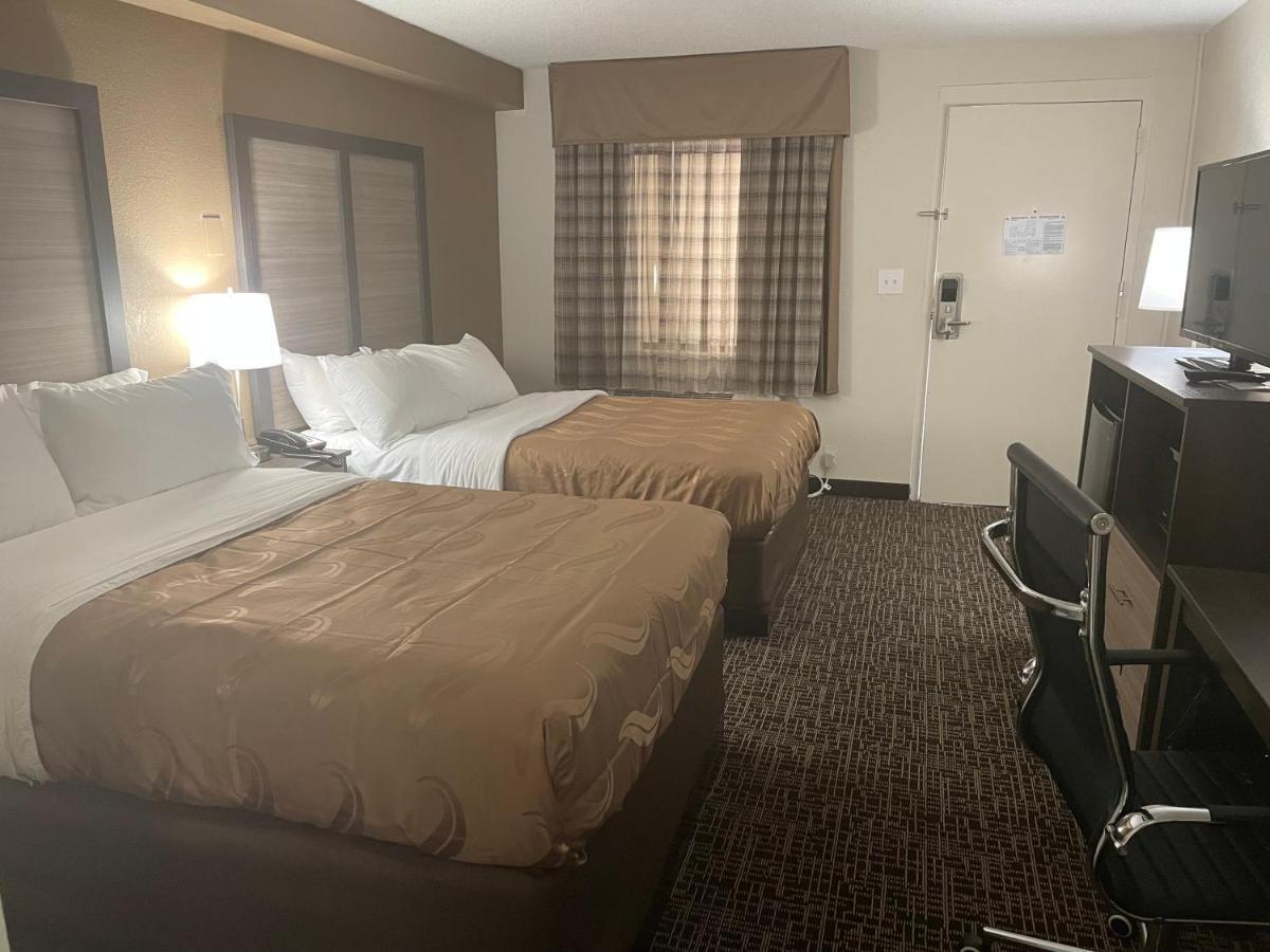 Quality Inn & Suites Spring Lake - Fayetteville Near Fort Bragg Kültér fotó