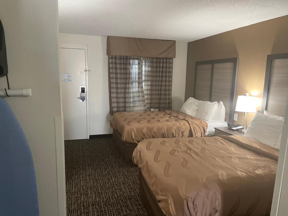 Quality Inn & Suites Spring Lake - Fayetteville Near Fort Bragg Kültér fotó