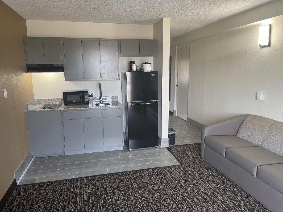 Quality Inn & Suites Spring Lake - Fayetteville Near Fort Bragg Kültér fotó