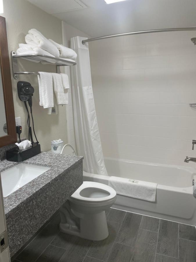 Quality Inn & Suites Spring Lake - Fayetteville Near Fort Bragg Kültér fotó