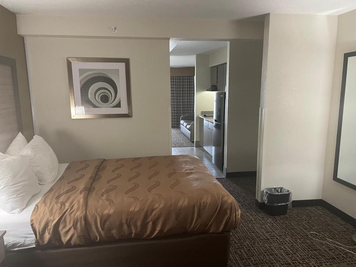 Quality Inn & Suites Spring Lake - Fayetteville Near Fort Bragg Kültér fotó
