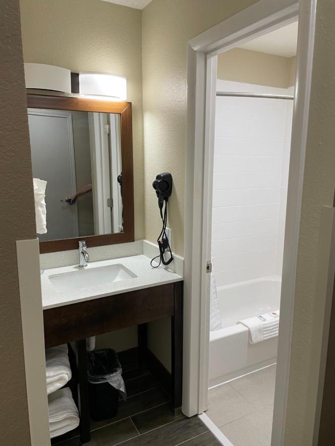 Quality Inn & Suites Spring Lake - Fayetteville Near Fort Bragg Kültér fotó