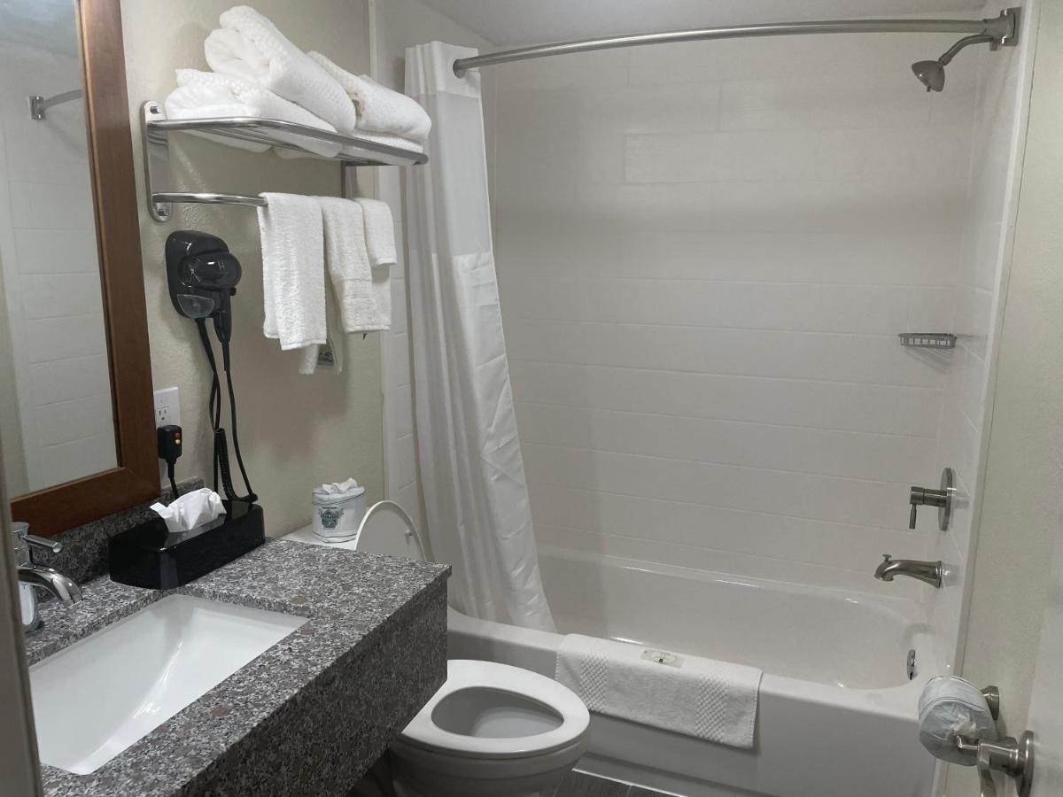 Quality Inn & Suites Spring Lake - Fayetteville Near Fort Bragg Kültér fotó