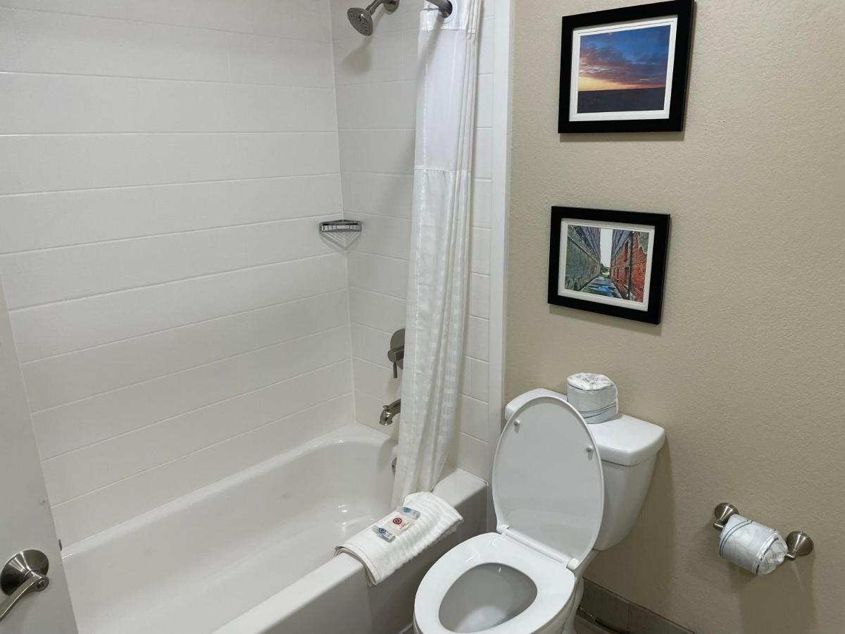 Quality Inn & Suites Spring Lake - Fayetteville Near Fort Bragg Kültér fotó