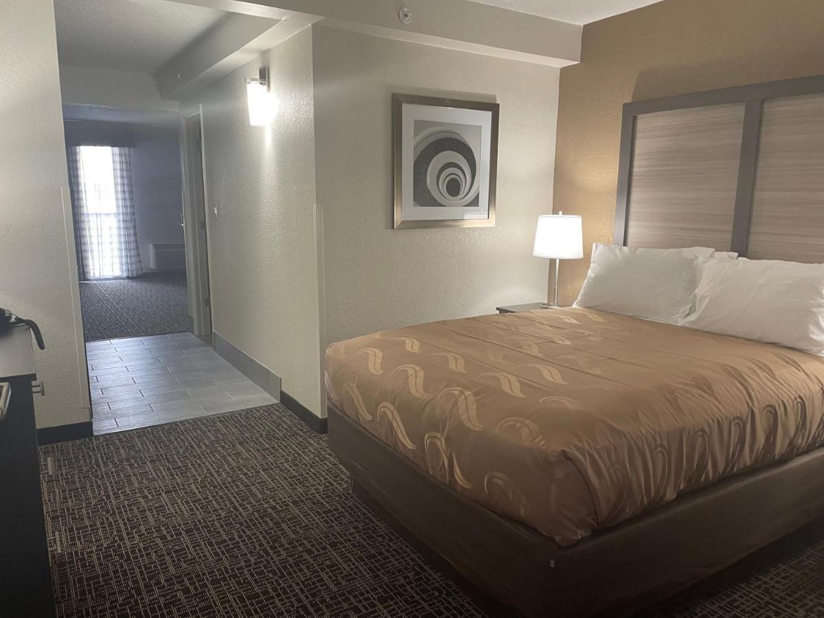 Quality Inn & Suites Spring Lake - Fayetteville Near Fort Bragg Kültér fotó