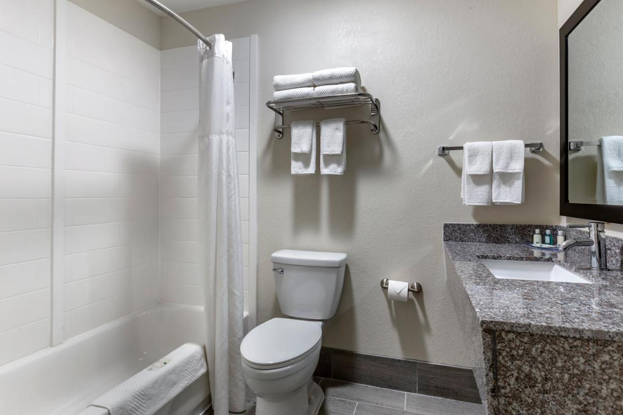 Quality Inn & Suites Spring Lake - Fayetteville Near Fort Bragg Kültér fotó