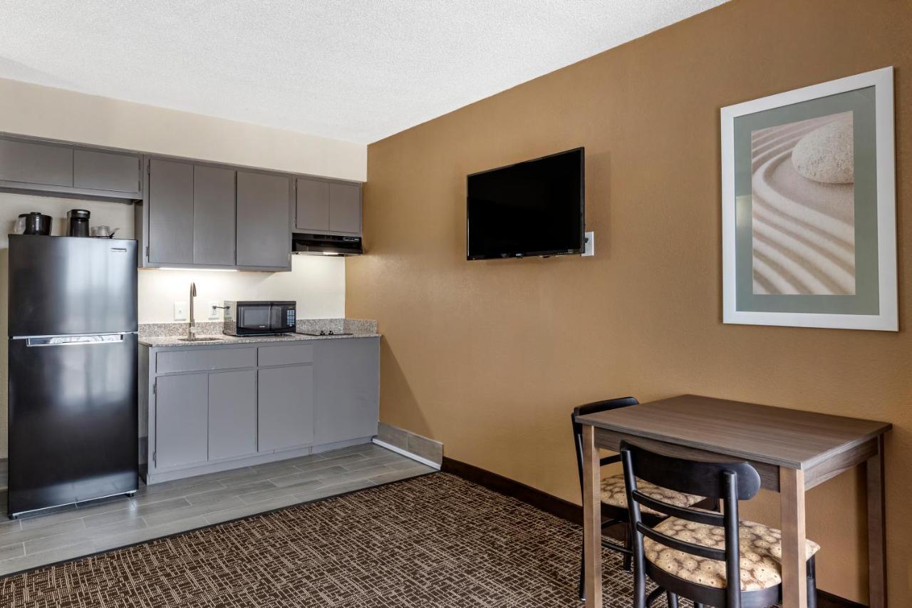 Quality Inn & Suites Spring Lake - Fayetteville Near Fort Bragg Kültér fotó