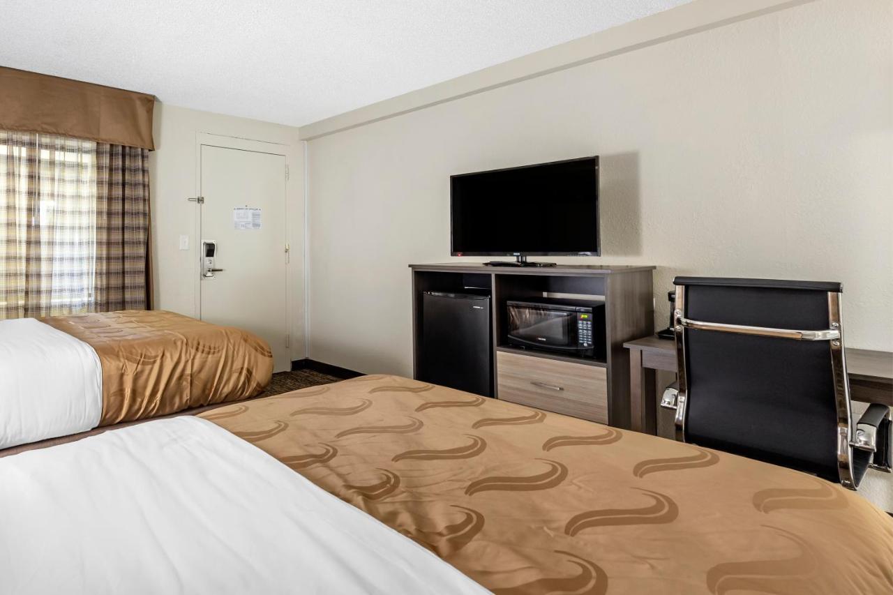 Quality Inn & Suites Spring Lake - Fayetteville Near Fort Bragg Kültér fotó