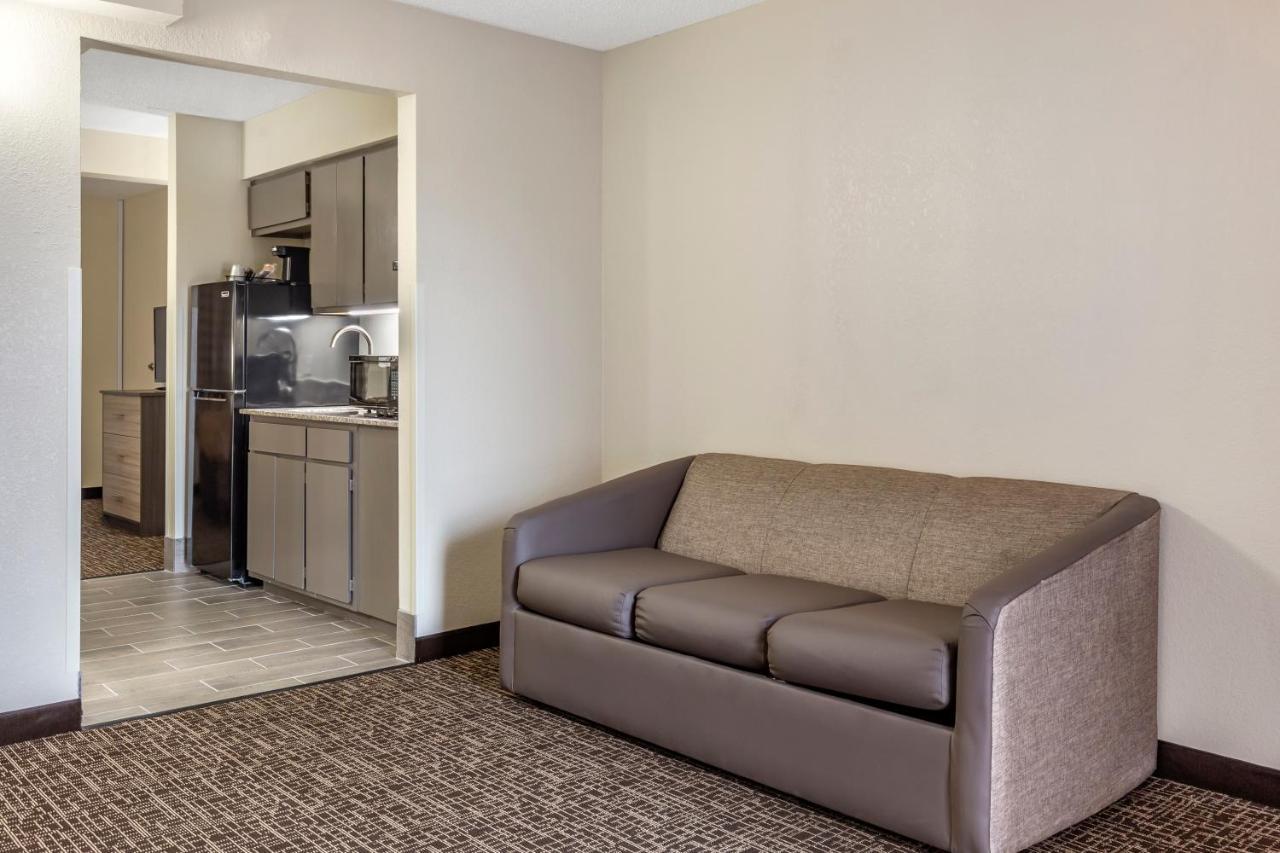 Quality Inn & Suites Spring Lake - Fayetteville Near Fort Bragg Kültér fotó