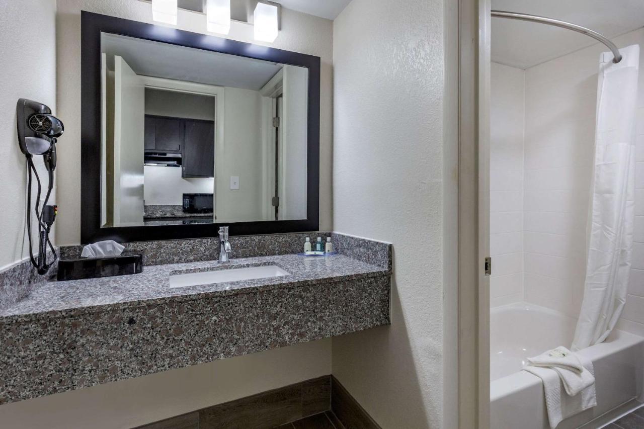 Quality Inn & Suites Spring Lake - Fayetteville Near Fort Bragg Kültér fotó