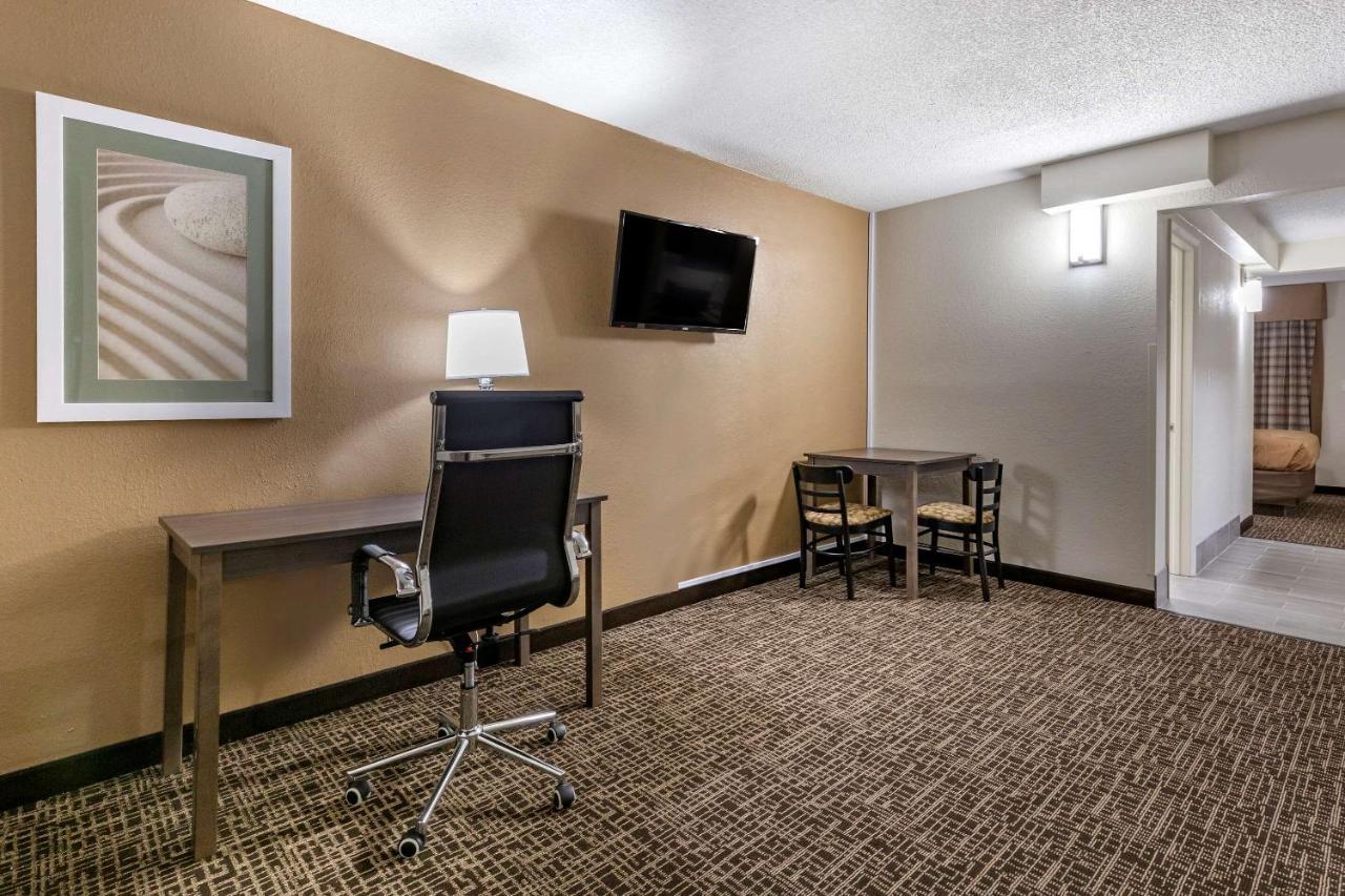 Quality Inn & Suites Spring Lake - Fayetteville Near Fort Bragg Kültér fotó