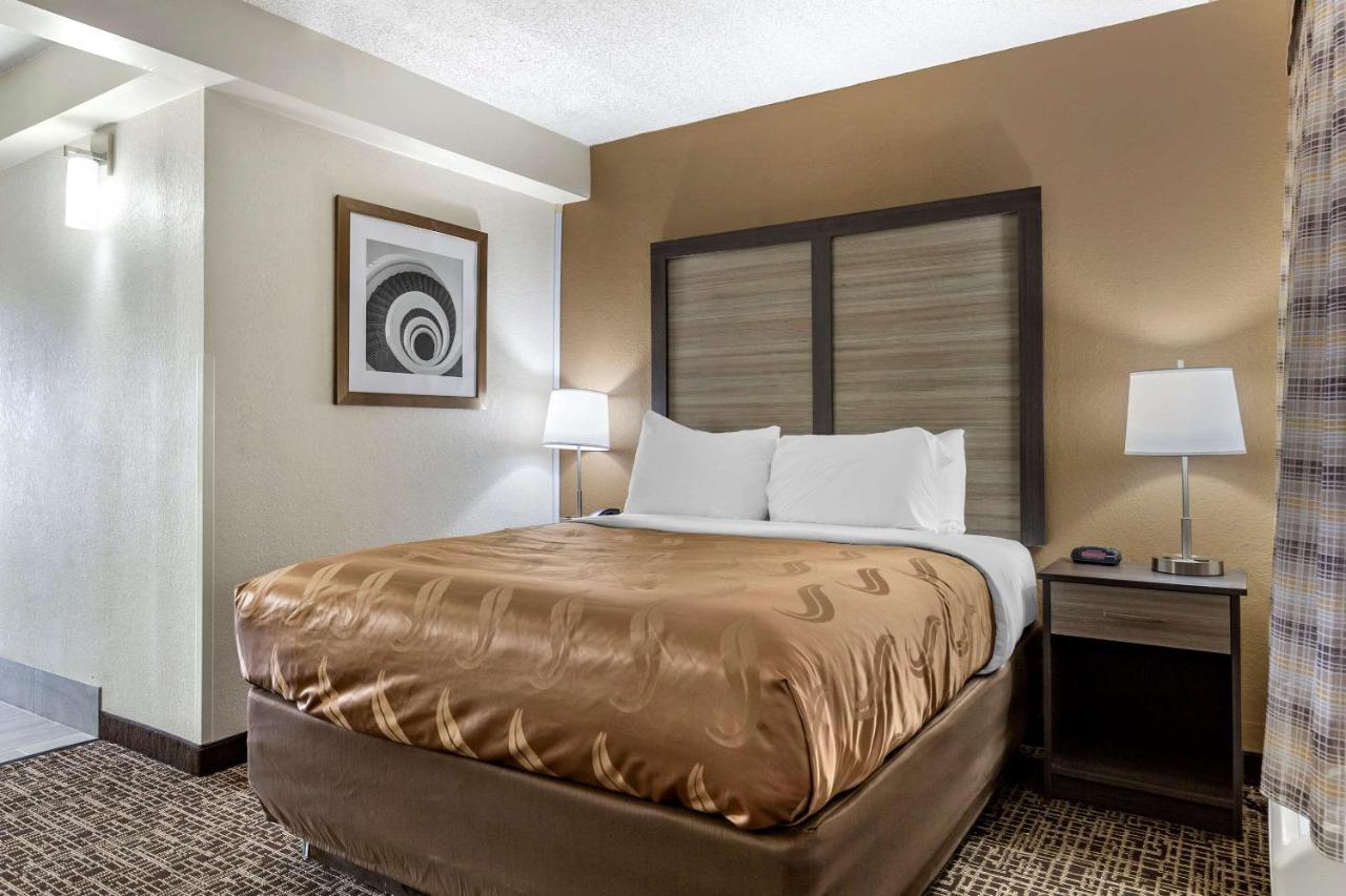 Quality Inn & Suites Spring Lake - Fayetteville Near Fort Bragg Kültér fotó