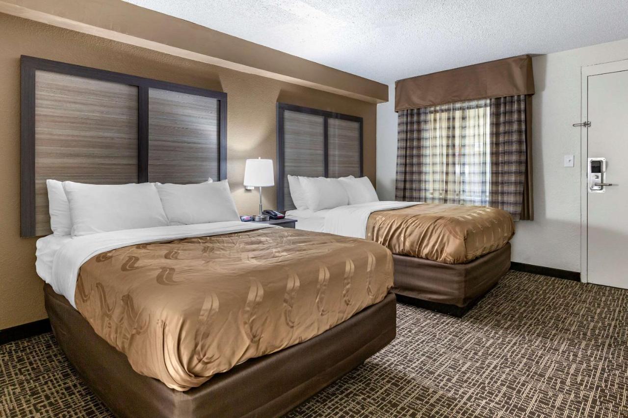 Quality Inn & Suites Spring Lake - Fayetteville Near Fort Bragg Kültér fotó